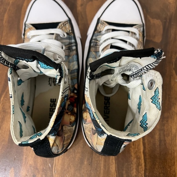 Converse Wonder Woman chick Taylor  high top shoes size 6 women 4 men DC comics - Picture 13 of 13